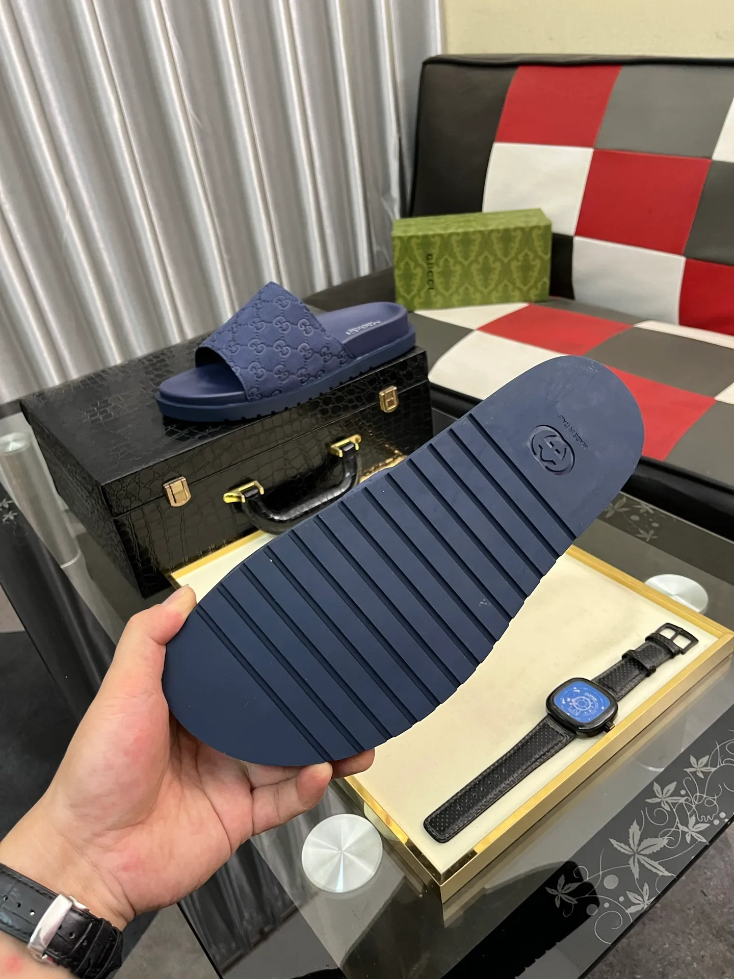 Men's shoes 💰320⌚️⌚️ (gucci-Gucci) New men's slippers, high-end boutique, made of cowhide, with exquisite embossed logo decoration on the upper, fine workmanship, super soft soles, casual, loose and comfortable, a must-have in summer! \nsize：38-44